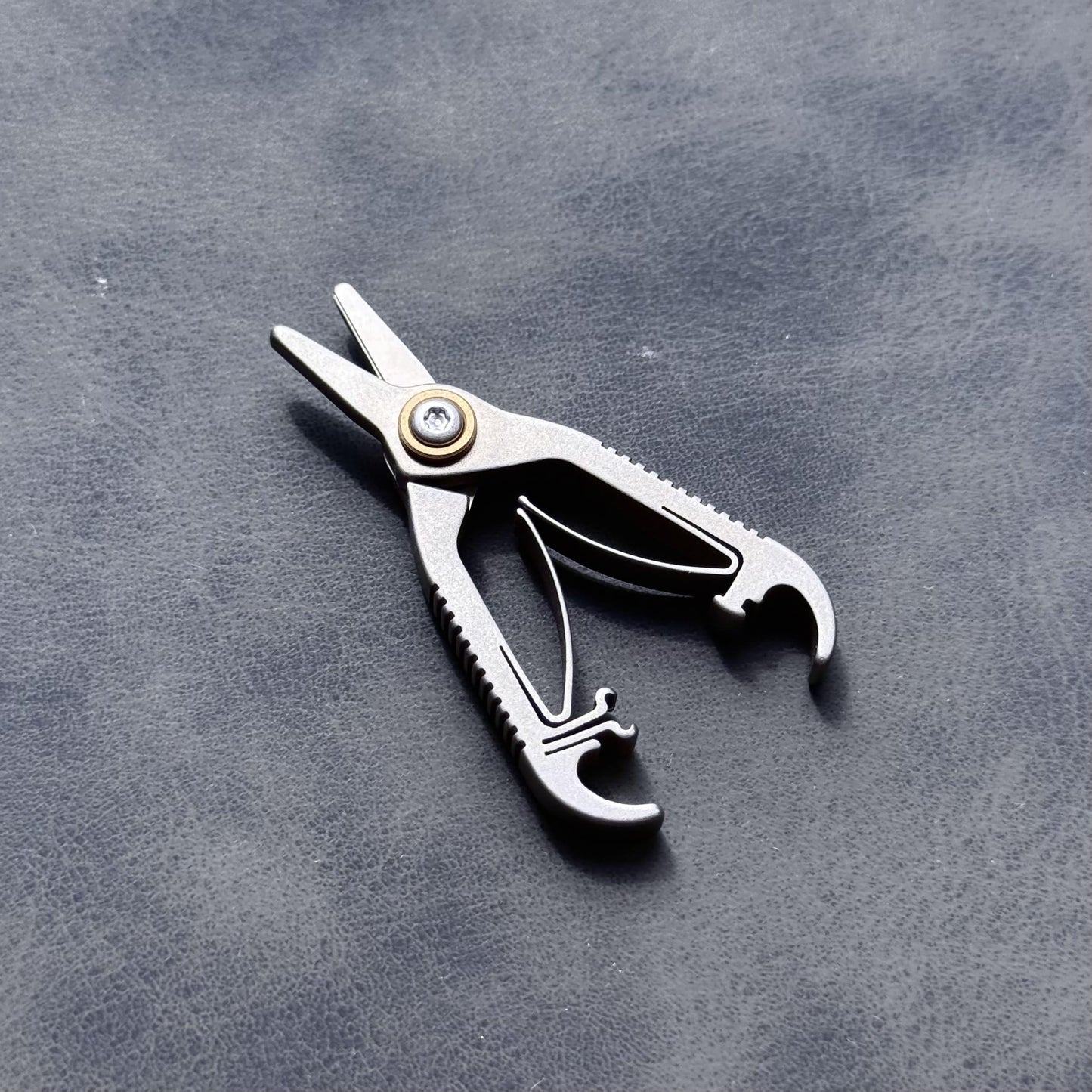 Scissors Titanium Mini – Ultra-Light EDC Grooming Tool for Men, Portable Eyebrow & Beard Trimming, Gift for Him scissors charm