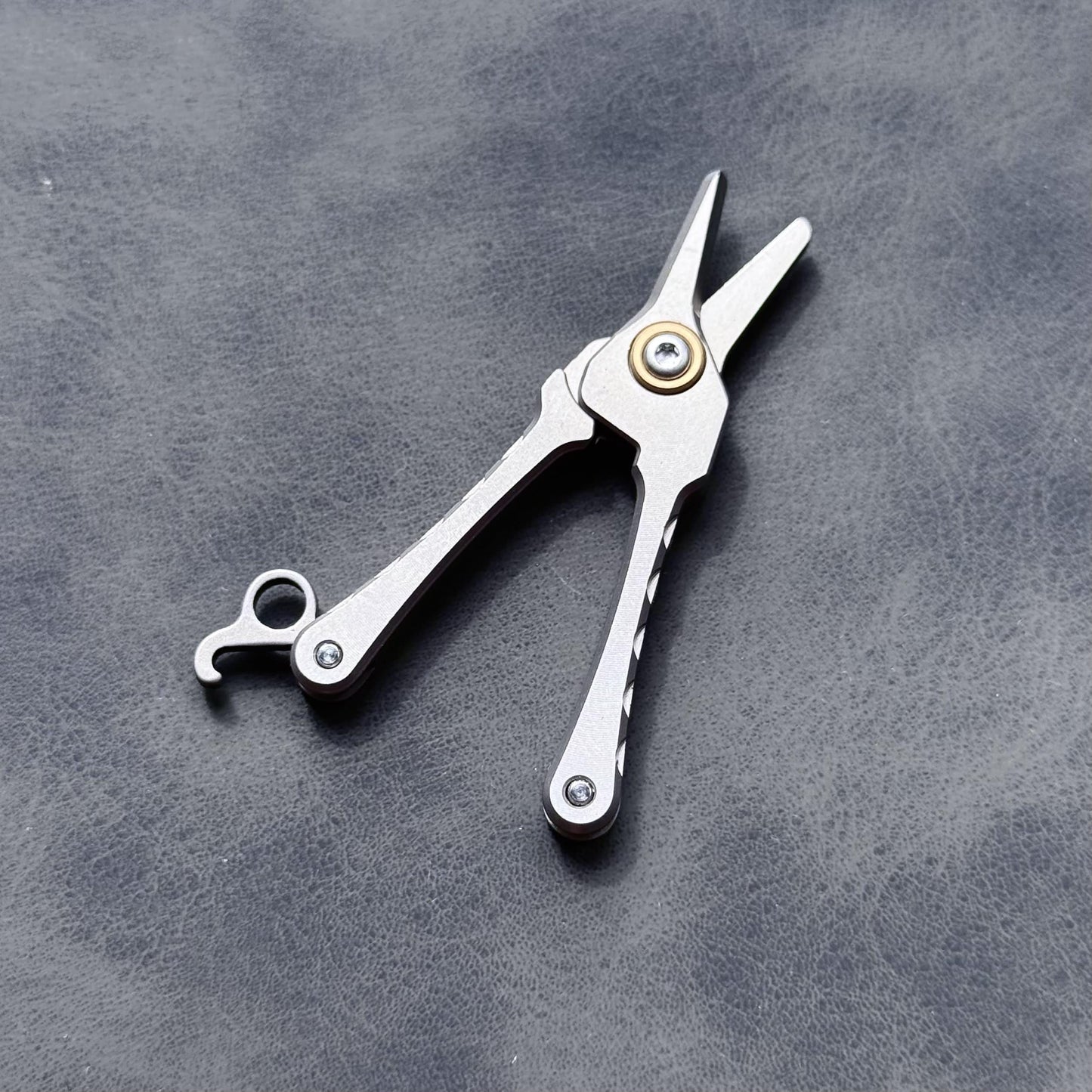 Titanium Mini Scissors with Clip – Portable EDC Grooming Tool for Nose Hair & Eyebrows, Keychain Gift for Him